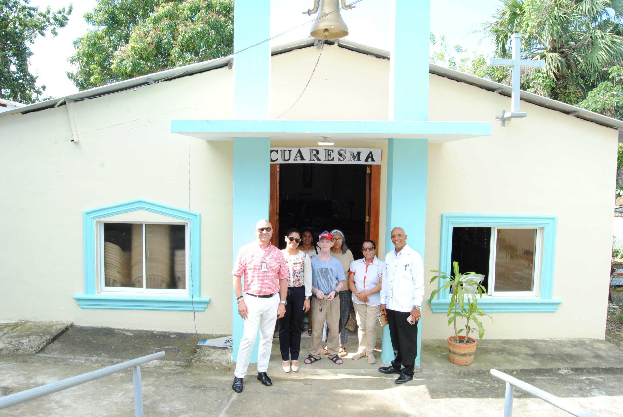 Donación de baterías a la Parroquia de Romero.