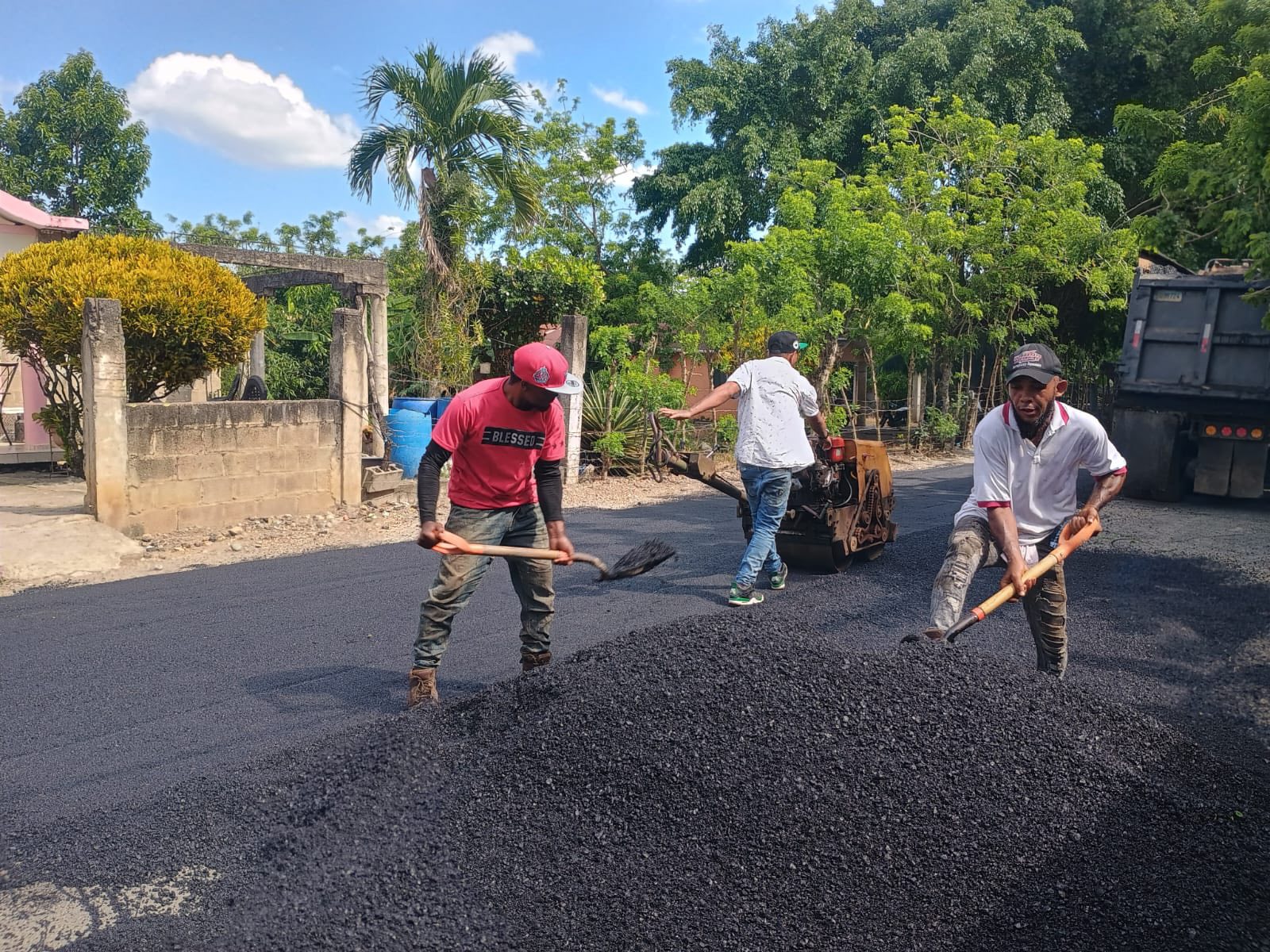 Asfaltado Y Bacheo En La Comunidad De El Naranjal.