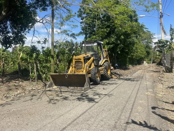 Reparación de la calle principal del paraje Rabo de Chivo. Comunidad del Naranjal