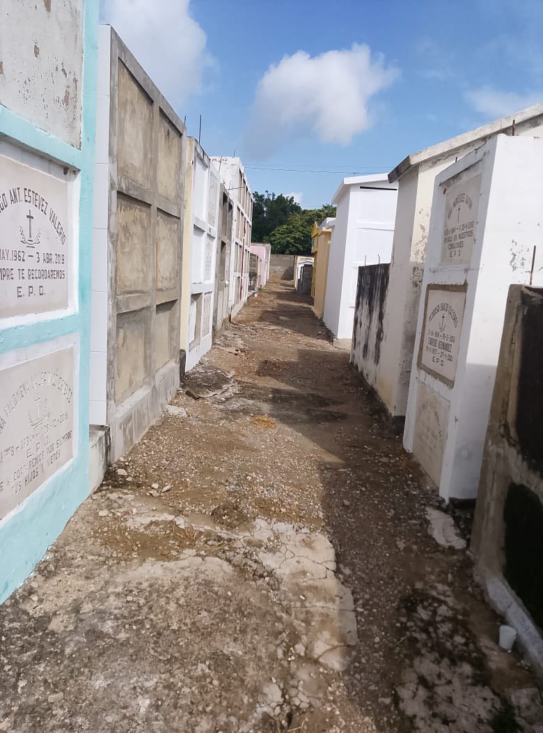 Acondicionamiento y mantenimiento en el Cementerio Municipal de Cutupú.